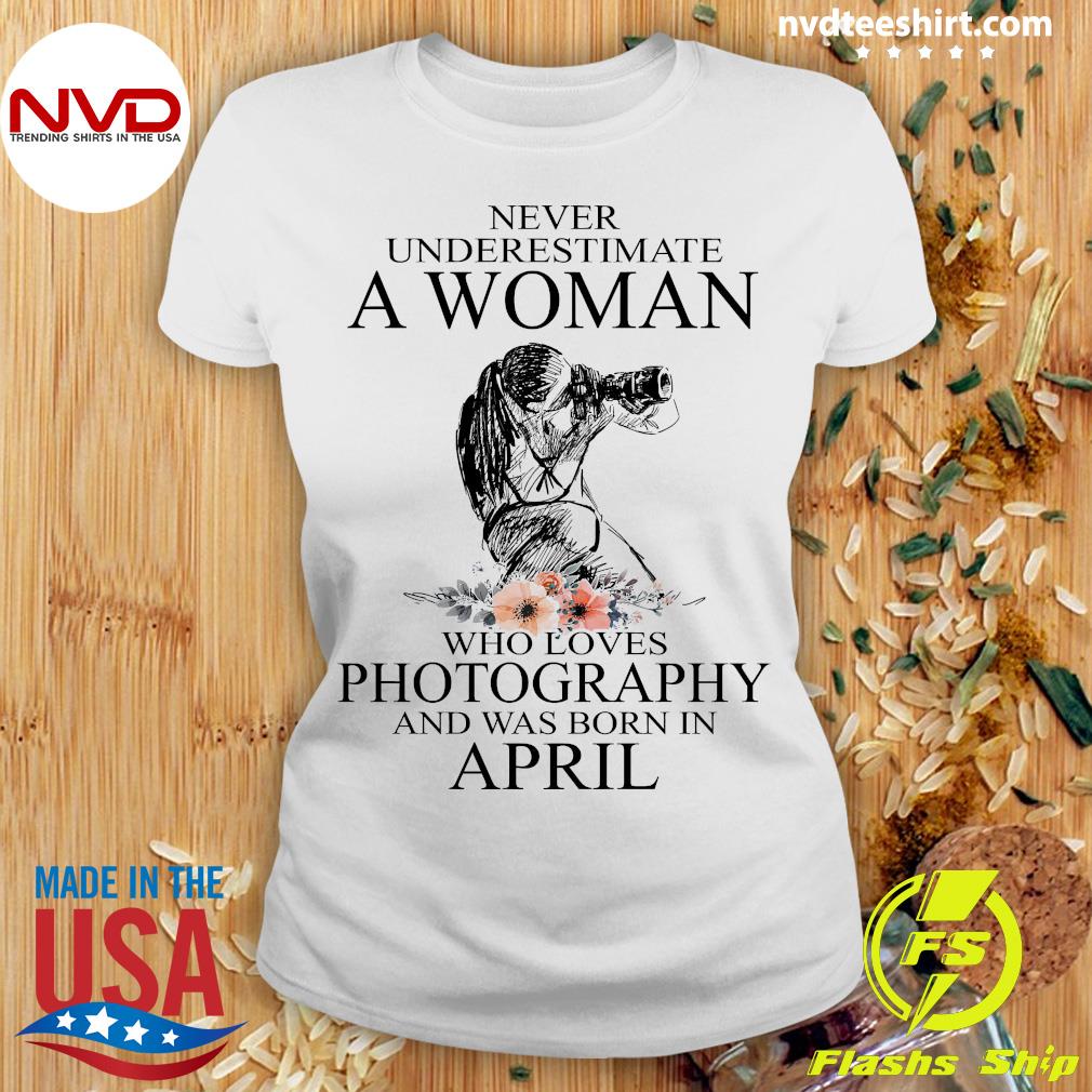 harika projektör bağlantı  Official Never Underestimate A Woman Who Loves Photography And Was Born In  April T-shirt - NVDTeeshirt