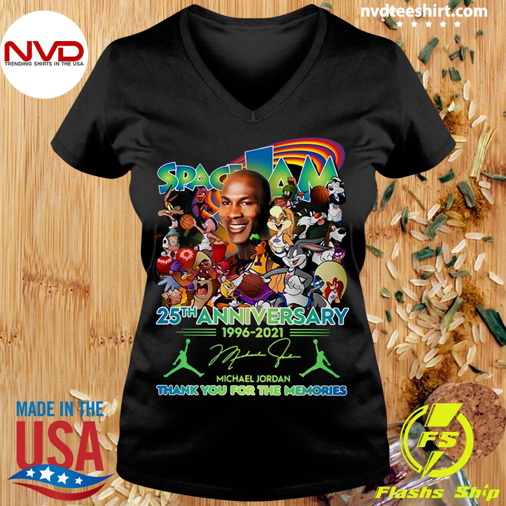 Als reactie op de Slijm Ook Official Space Jam 25th Anniversary 1996 2021 Thank You For The Memories  Signature T-shirt - NVDTeeshirt