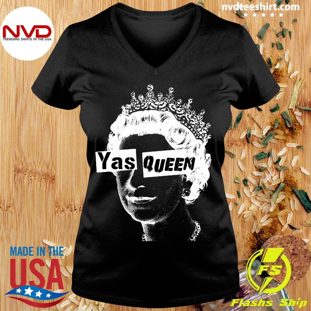 Efternavn badning journalist Official Yas Queen Elizabeth Of England London LGBT T-shirt - NVDTeeshirt