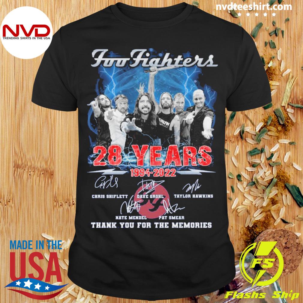 Music Rock Band Foo Fighters 28th Anniversay Foo Fighters Tour US Stadium 2022 shirt Thank You For The Memories Signatures