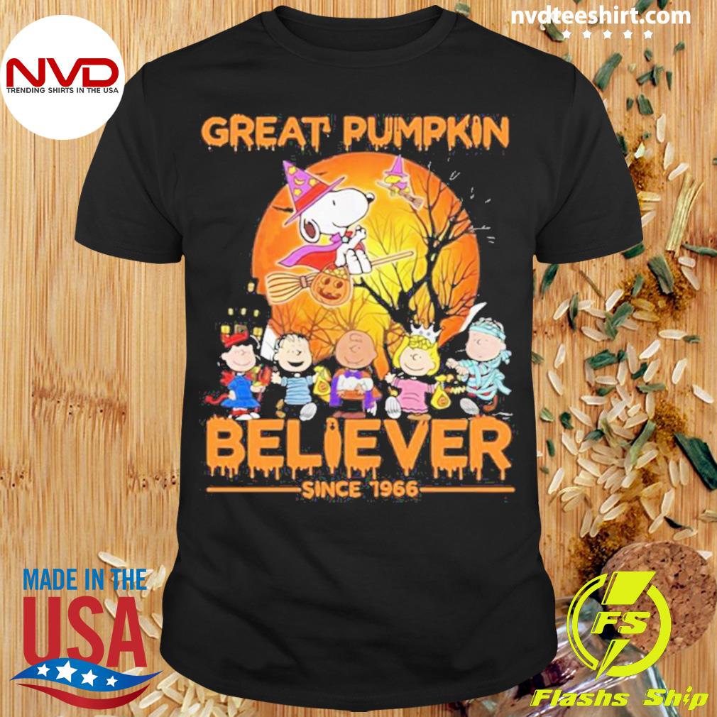 Peanut Snoopy And Charlie Brown Chicago Cubs Sitting Under Moon Halloween  2023 shirt - Guineashirt Premium ™ LLC