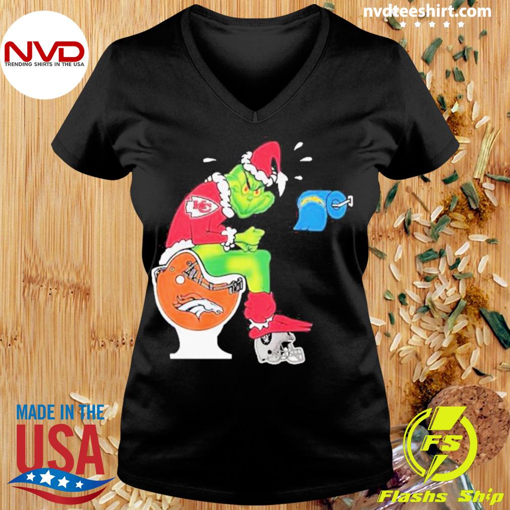 Grinch Hand Holding Denver Broncos Christmas T-Shirt - TeeNavi