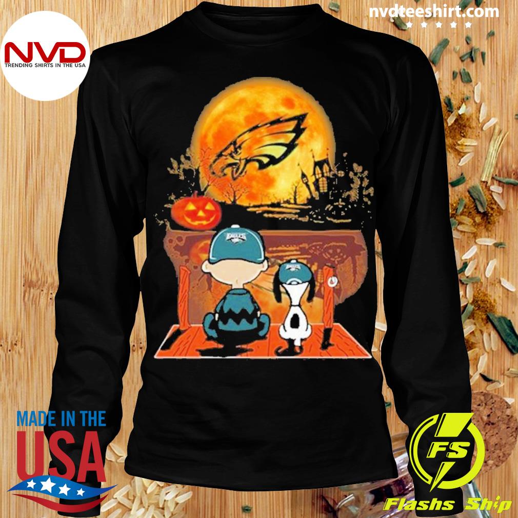 Charlie Brown And Snoopy Watching Philadelphia Eagles Halloween T-Shirt