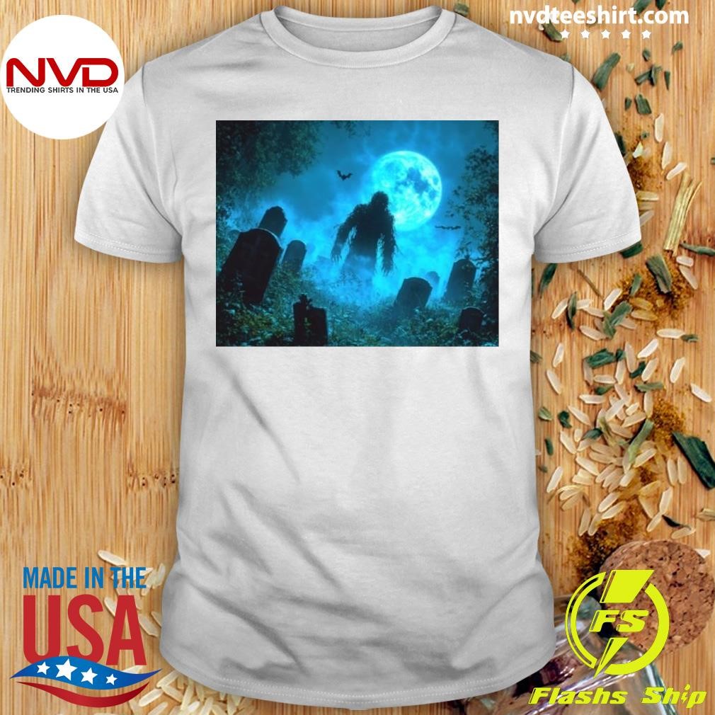 Mysterious Humanoid Creature in Spooky Graveyard with Fog and Bats - Horror and Halloween Vibes Shirt