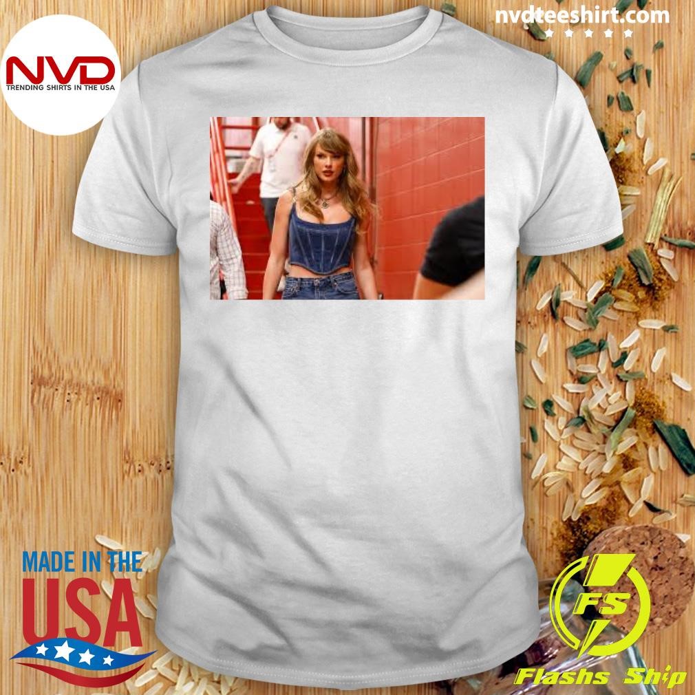 Taylor Swift Arrives at First Chiefs Shirt