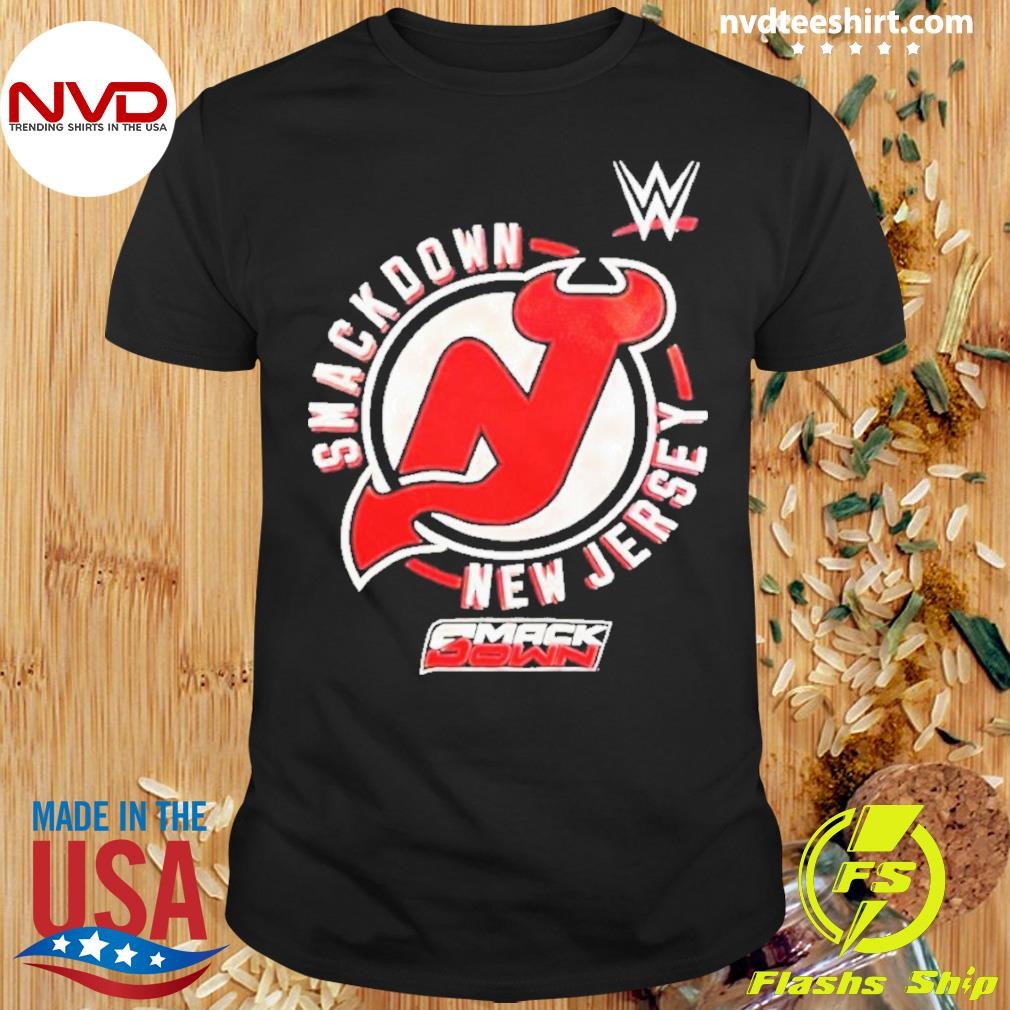 Ἔίὐ人生に、上下も勝ち負ἡᾉἧ New Jersey Devils X Wwe Smackdown 2025 2025 Shirt - NVDTeeshirt