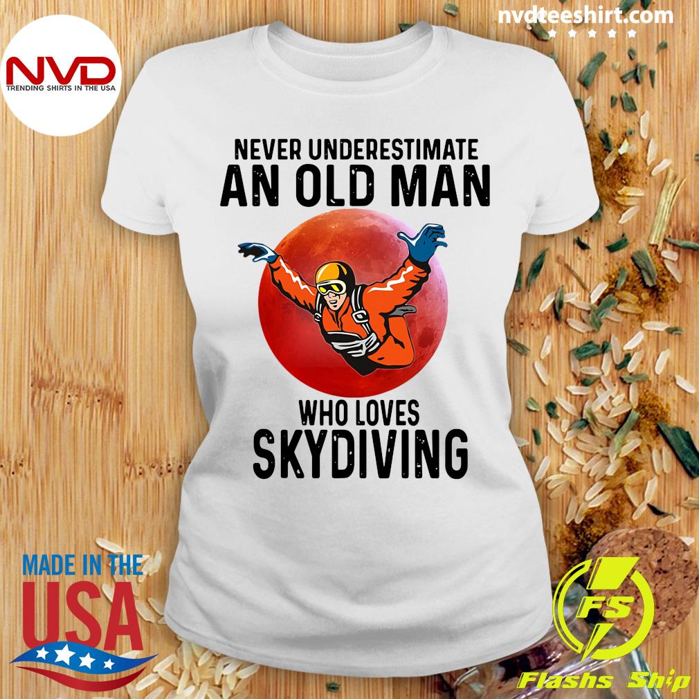 Never Underestimate A Grandpa Who Is Also A Chiefs Fan T-Shirt -  TeeNaviSport